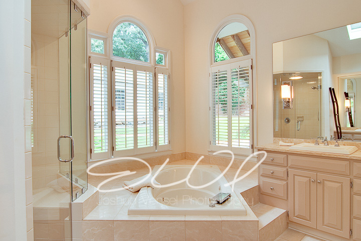 real-estate-bath-04