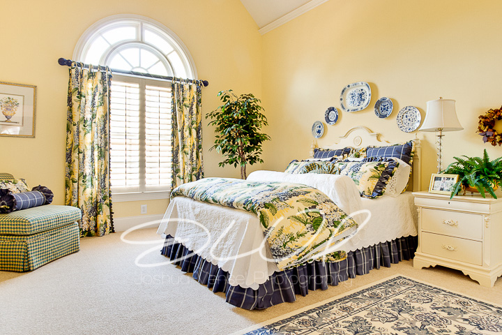 real-estate-bedroom-06